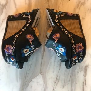 NWOB Guido Sgariglia Embroidered Platform Wedges